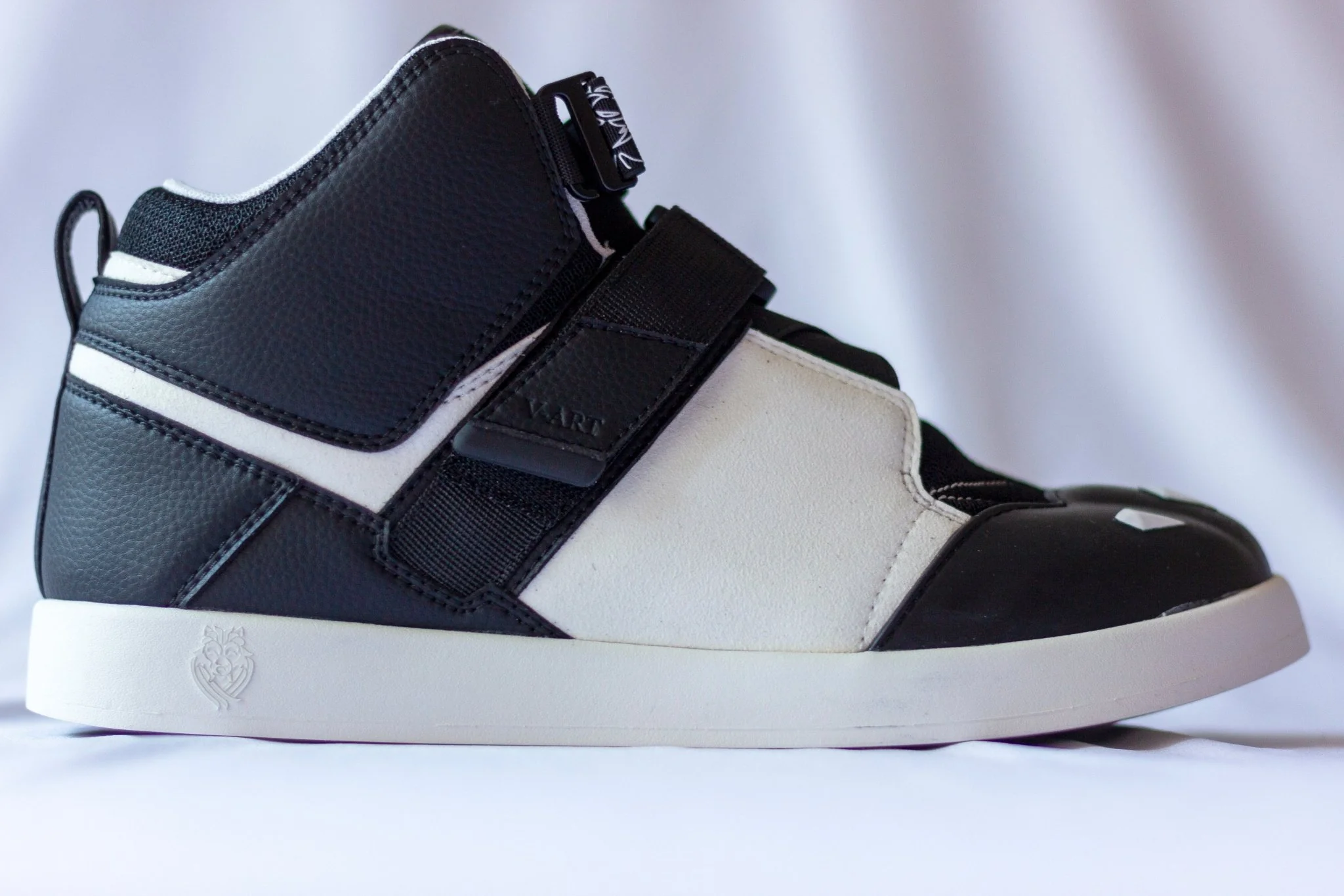 Wolf Paw V1 - Tuxedo - Image 3